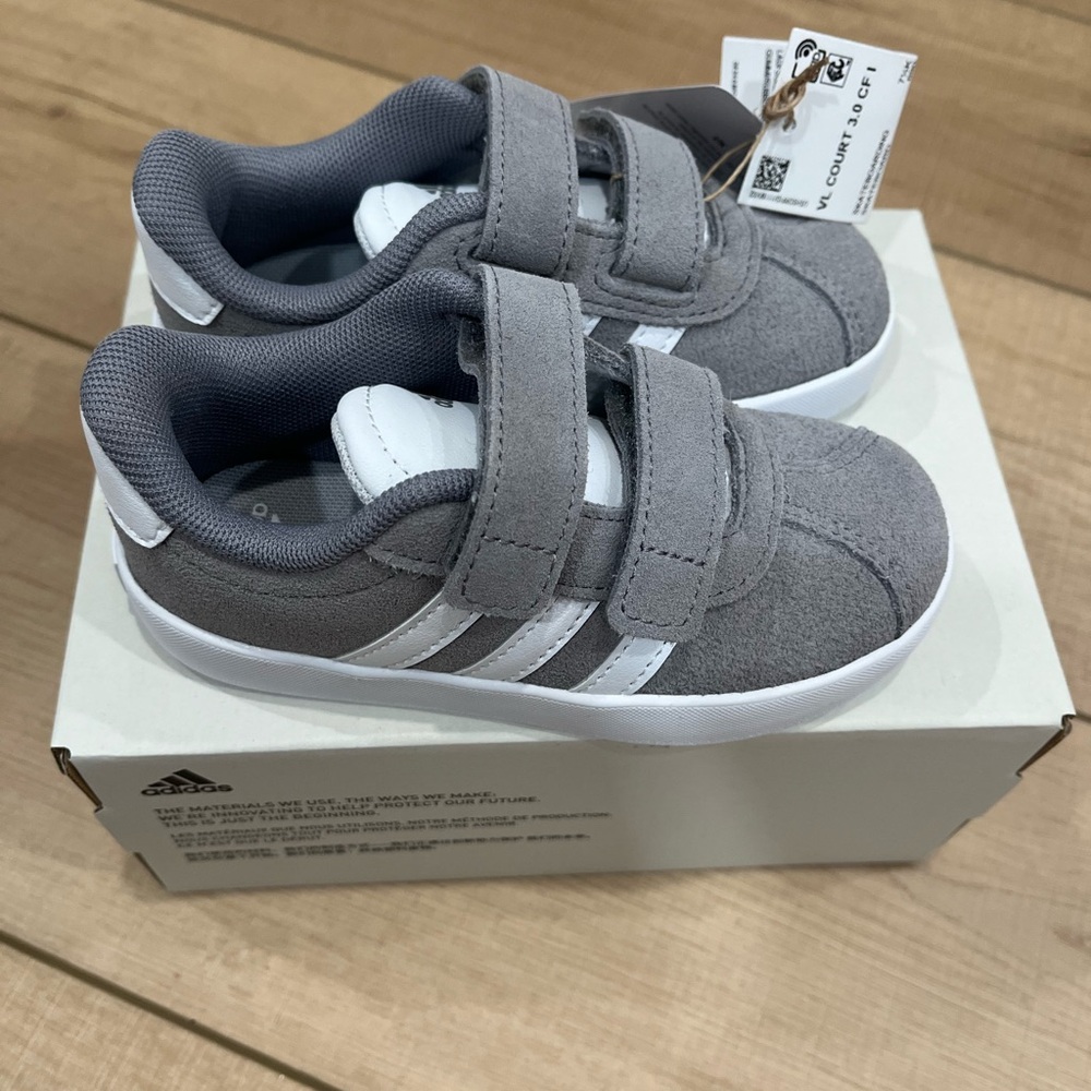 8K Adidas VL Court 3.0 shoes